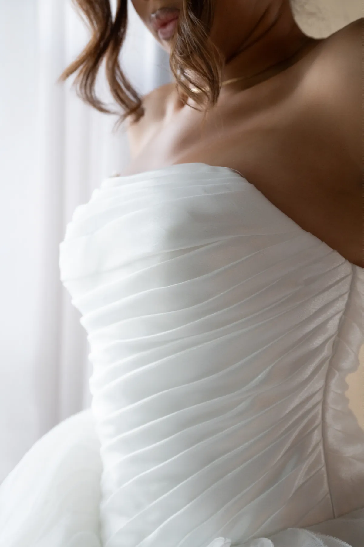 Détail du bustier drapé